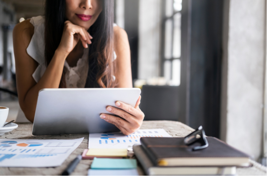 How Investing Can Instill Financial Confidence in Women Over 40